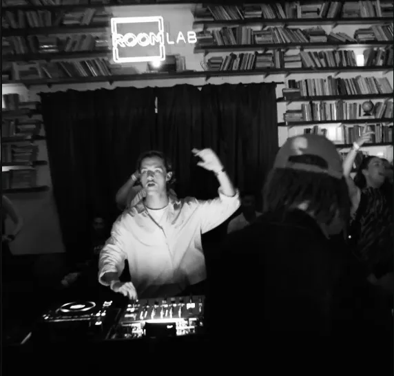 SOLAR GROOVE AVEC GABZZ