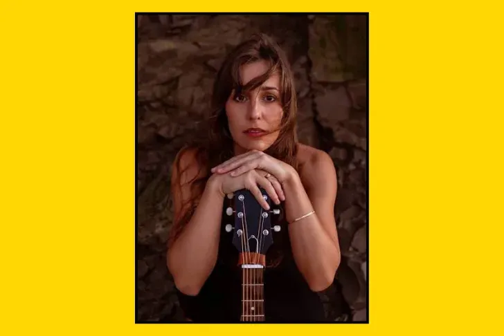 JULIA DAMESTOY